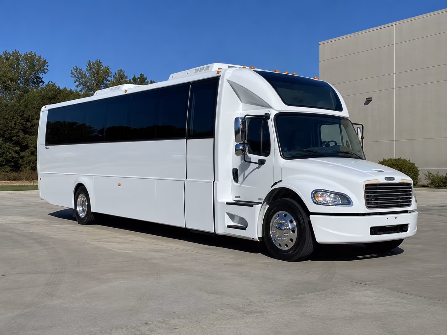 st george 28 passenger party bus